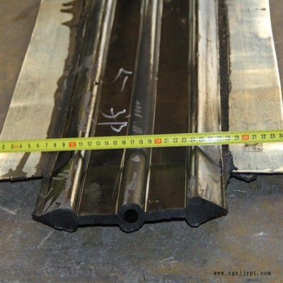 镀锌钢边橡胶止水带 厂家现货供应 夹钢边止水带 6mm 8mm涵洞管廊用 伸缩缝止水