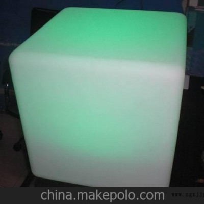 供应塑料PE灯罩，滚塑加工(价格优惠）