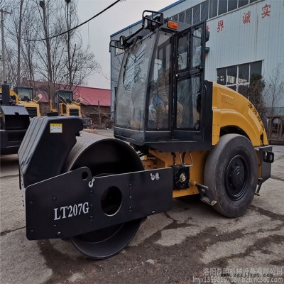 路阳LT207G 光面轮胎压路机