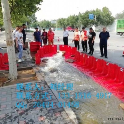洪水来临需要防洪板拼接防洪板