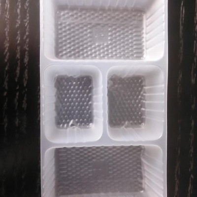 上海食品包装盒、一次性餐盒、、PP双色寿司包装盒、果蔬托盘 广舟包装我司通过了食 品级QS认证，有专门的食品级生产车间