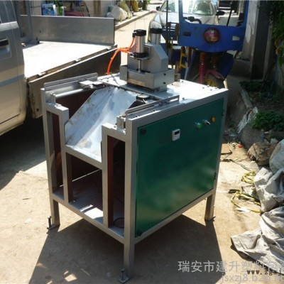 **塑料管生产设备:塑料软管机,塑料制管机械