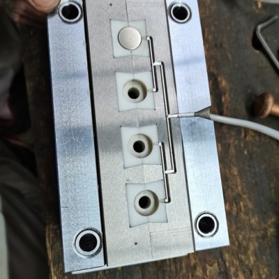 电池低压注塑模具
