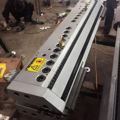 浙江台州黄岩美伊模具，pp片材文具片模具，平口挤出衣架式模具，