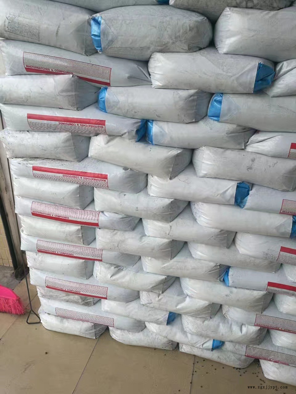 pp塑料黑色 母粒 高浓度高光亮通用塑料填充母料注塑色母粒示例图3