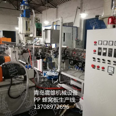 青岛震雄 车用PP蜂窝板生产线