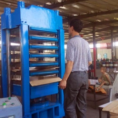 四柱式多层橡胶硫化机，多层平板硫化机